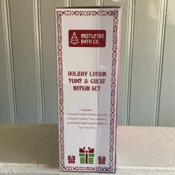 BNIB-3 Piece Set- Ceramic Penguin Soap Pump, 24 Hand Towels & Ceramic Towel Tray - Picture 9 of 16